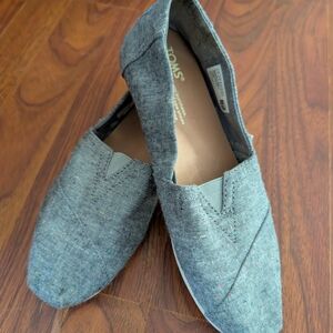 TOMS Heathered Gray Casual Slip-Ons